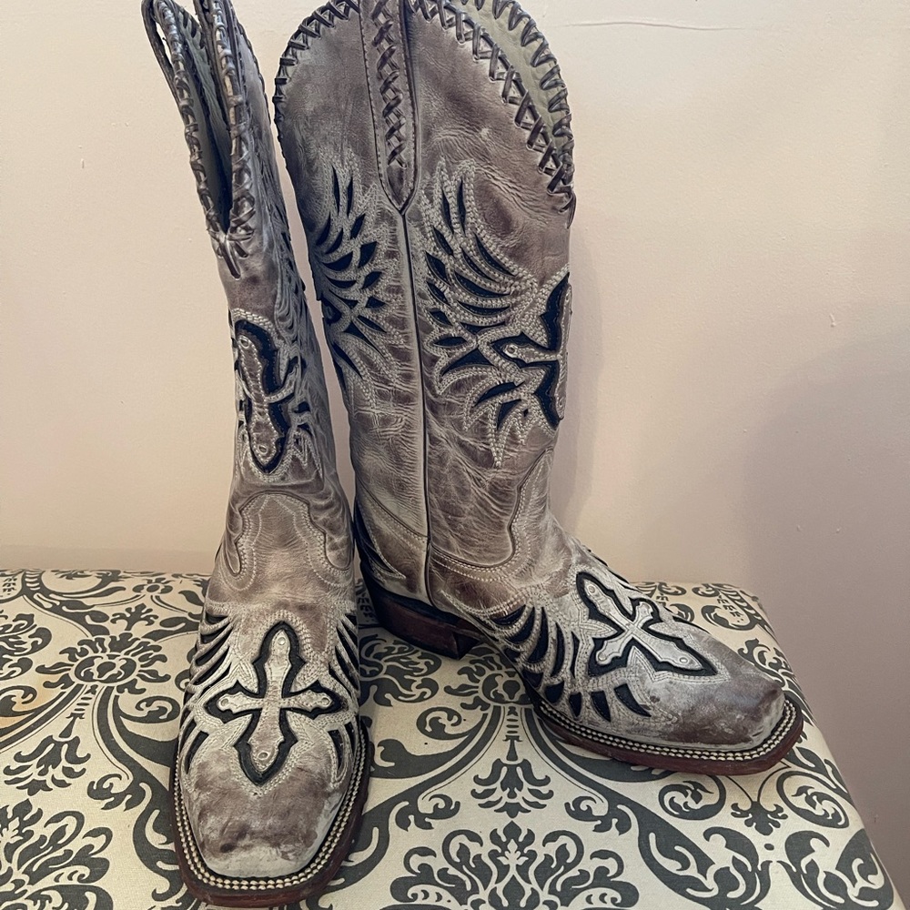 Never worn. JB Dillon size 9 women’s leather boot